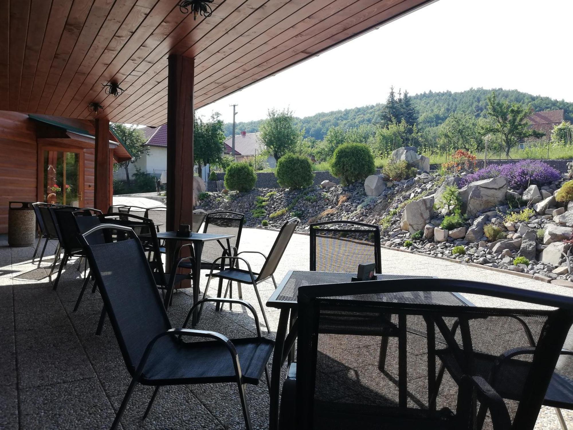 Penzion U Cola Prievidza Buitenkant foto